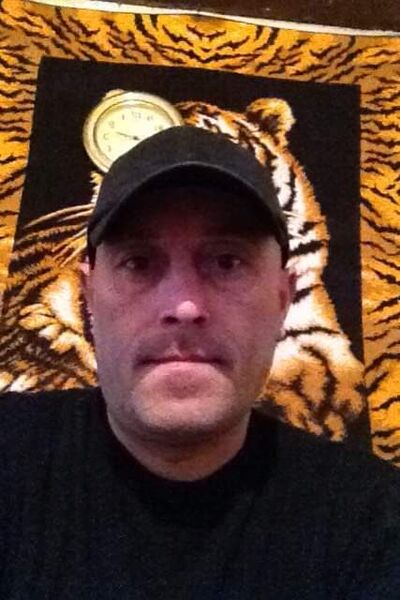  ,   Leon, 46 ,   ,   