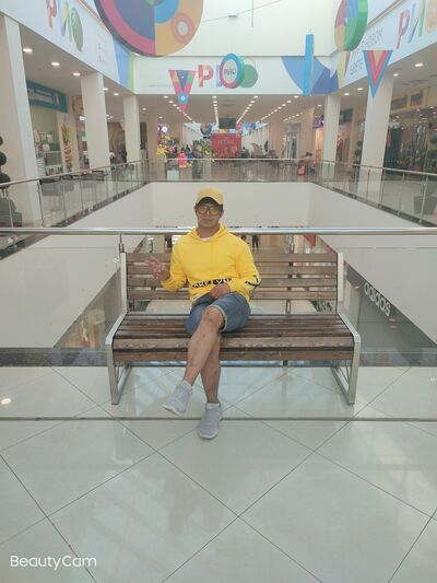  ,   Mustafo, 25 ,   ,   