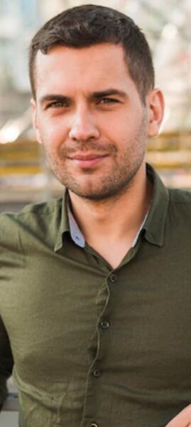  ,   Armen, 32 ,   ,   