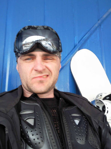  7940775  Viktor, 39 ,    