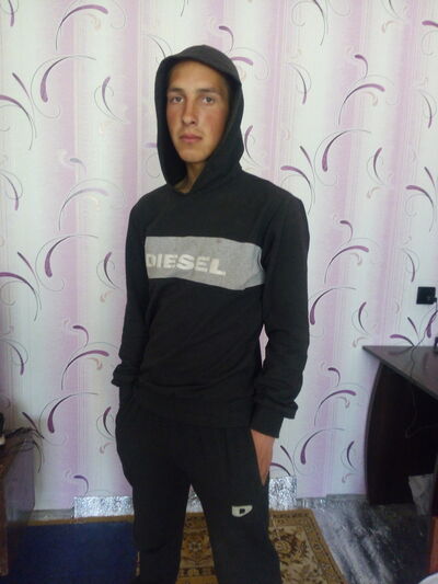  ,   Maksim, 27 ,   