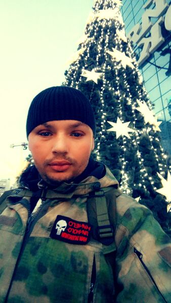  ,   Viktor, 33 ,   ,   