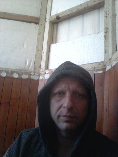  ,   Dan, 44 ,  