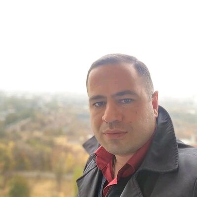  ,   Niel Steve, 49 ,   c 