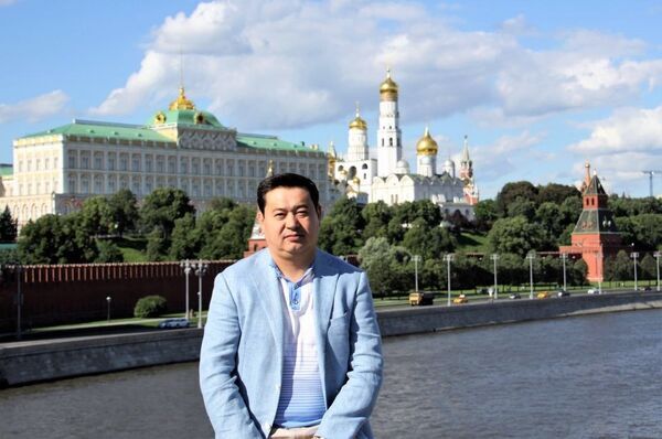  ,   Maxim, 48 ,   ,   , c 