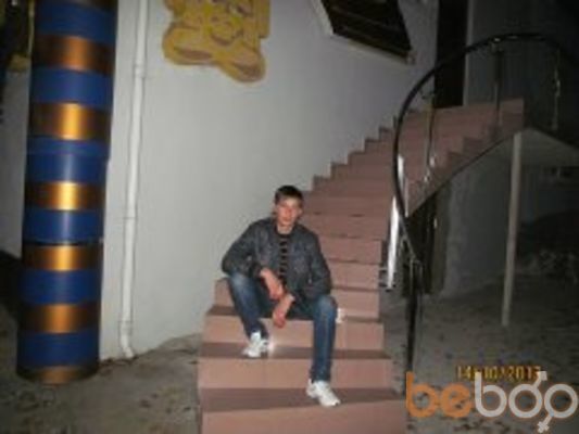  ,   Constantin, 32 ,   