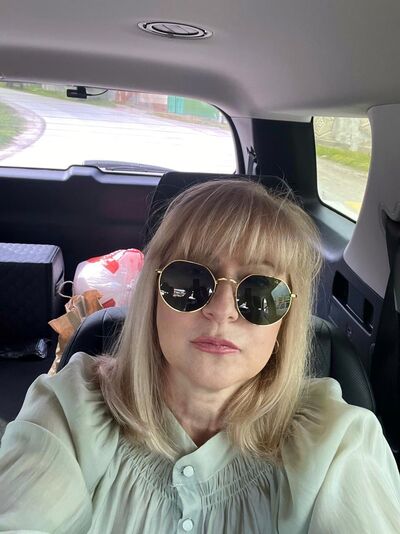  ,   Lora, 53 ,   c 