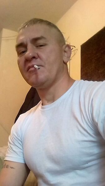  ,   Viktor, 46 ,   