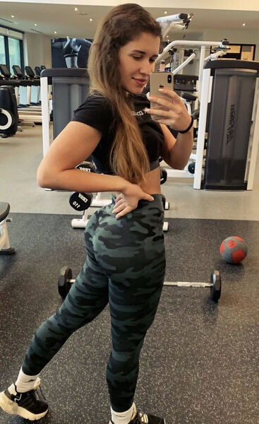  ,   Kris, 32 ,   