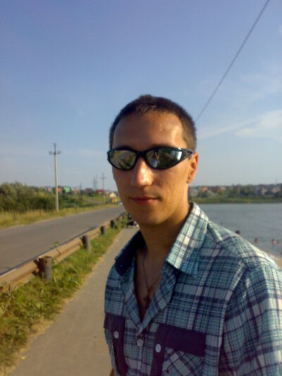  ,   Viktor, 34 ,  