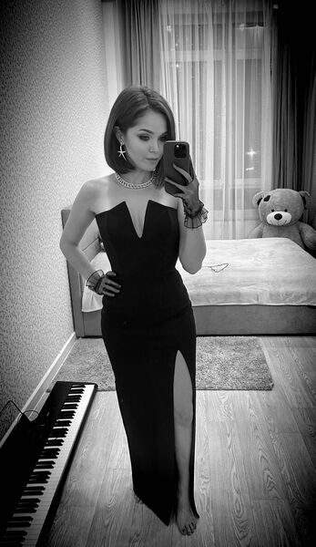  ,   Lilu, 33 ,   ,   