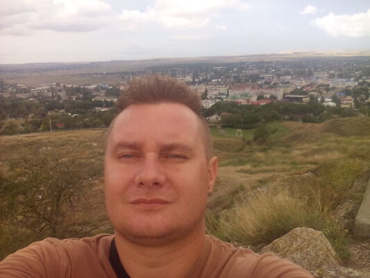  ,   Oleg, 39 ,   