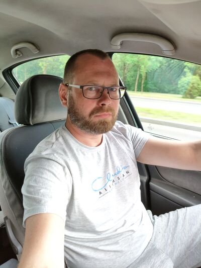  ,   Dzmitry, 40 ,   c 