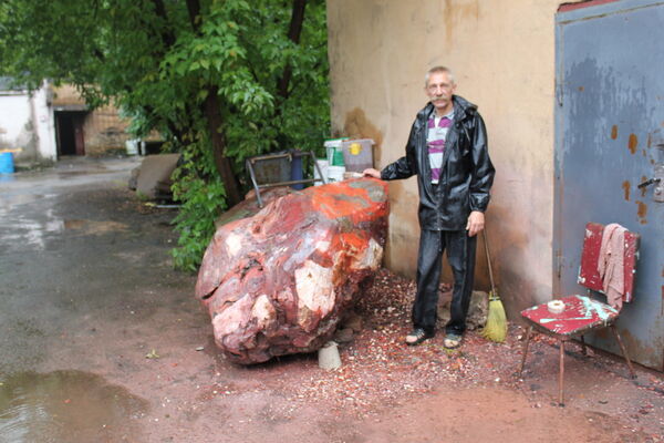  ,   Nik, 66 ,   