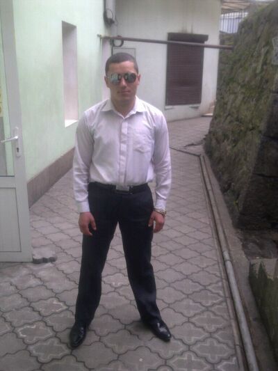  ,   Armen, 33 ,   ,   , c , 