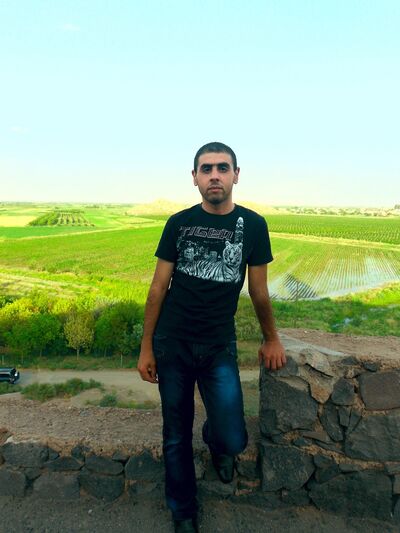  ,   Hrach, 35 ,   ,   , c 