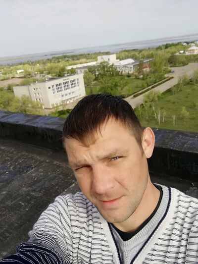  ,   Serj, 34 ,  