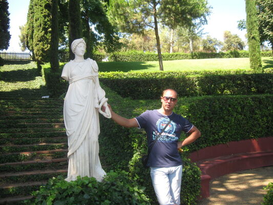  ,   Alex, 39 ,   