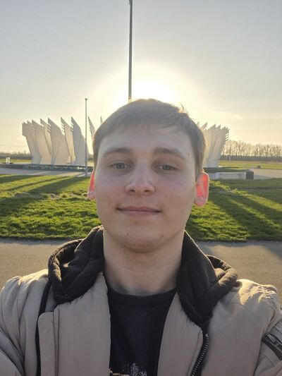  ,   Viktor, 22 ,   ,   