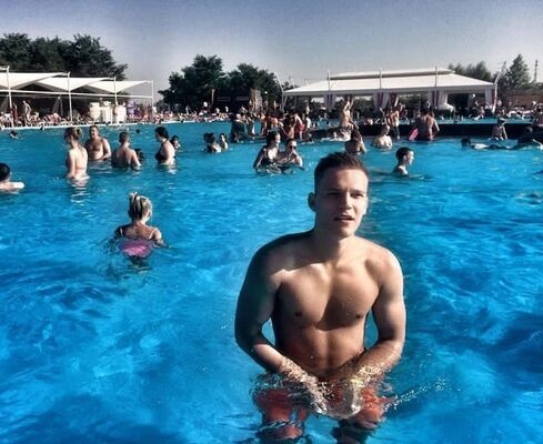  ,   Vlados, 32 ,   ,   