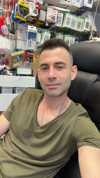  ,   Amir, 31 ,   ,   