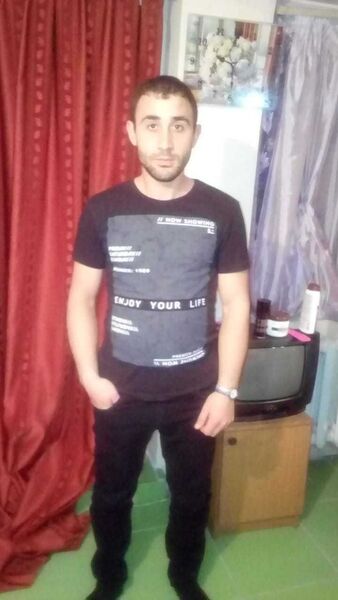  ,   Artur, 33 ,     , c 