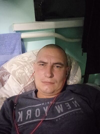  ,   Artem, 33 ,   ,   