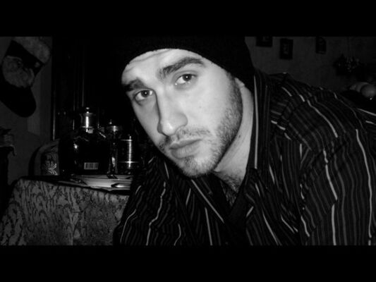 ,   Daniel, 32 ,   
