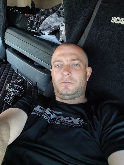  -,   Sasha, 33 ,   ,   