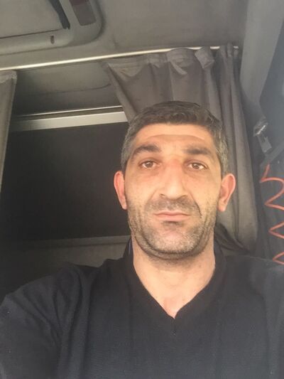  ,   Artur, 47 ,   ,   