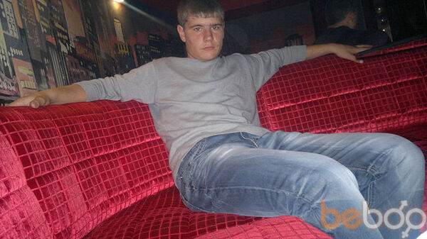  ,   Tudor, 32 ,   