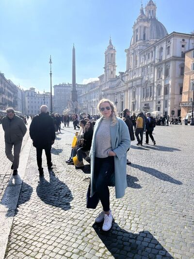 ,   Nina, 37 ,   ,   