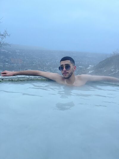  Canary Wharf,   Yazan, 25 ,   ,   
