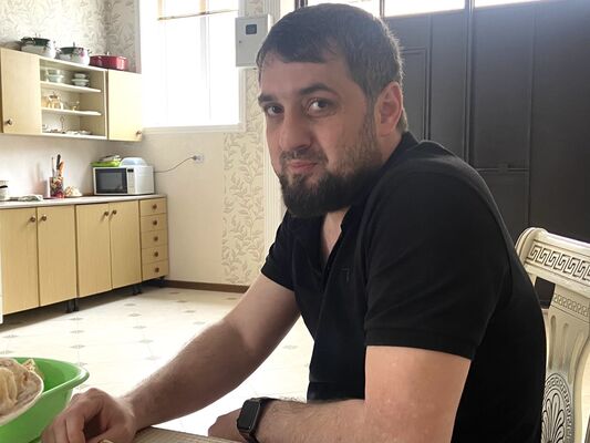  ,   Ruslan, 37 ,   ,   , c , 