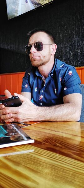  ,   Artur, 46 ,   ,   