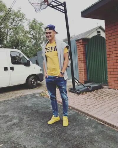  ,   Viktor, 22 ,   ,   