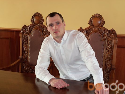  ,   Viktor, 37 ,   