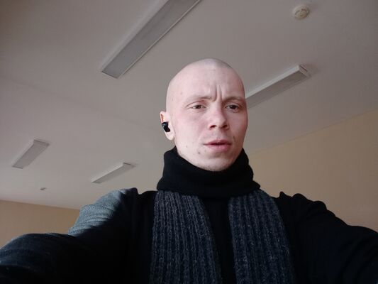  ,   Anton, 27 ,  
