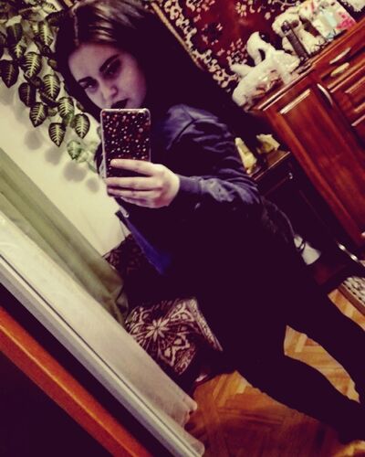  ,   Julia, 29 ,  