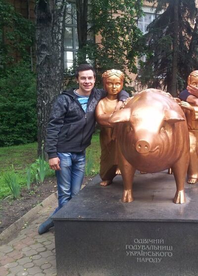  ,   Valentyn, 31 ,  