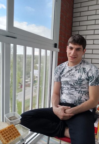  Dronten,   Narek, 25 ,   ,   