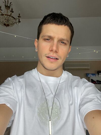  ,   Viktor, 37 ,   ,   