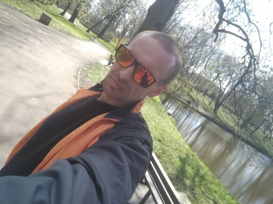  ,   Maksim, 44 ,   ,   