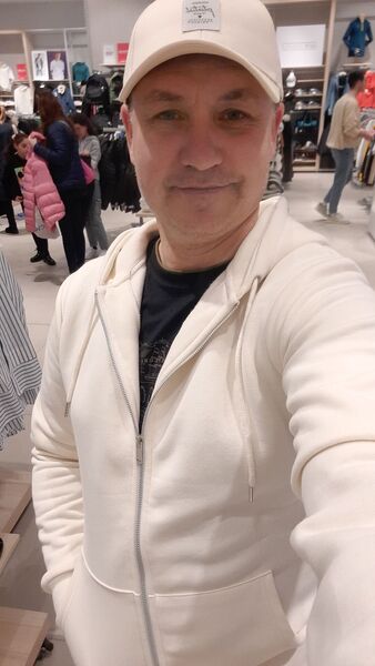  ,   Ruslan, 51 ,   ,   , c 