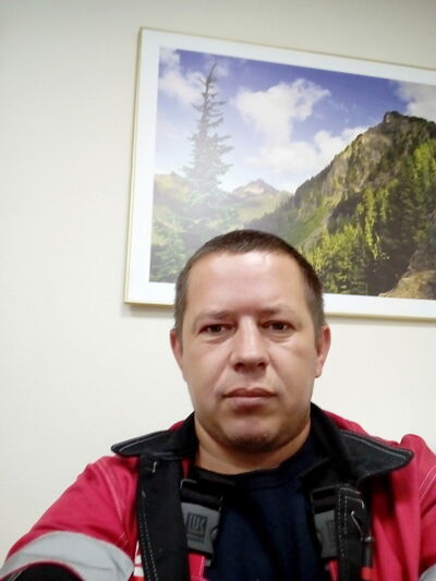  ,   Viktor, 44 ,   