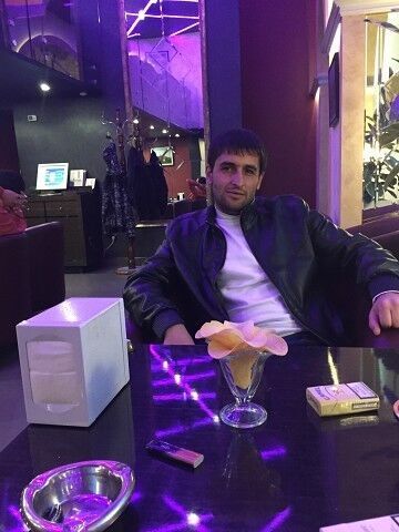  10573575  Hayk, 35 ,    