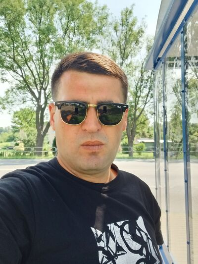  ,   Vito, 37 ,   ,   