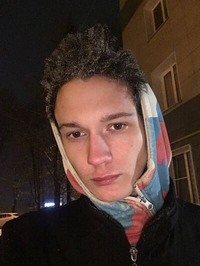  ,   Maxim, 22 ,   