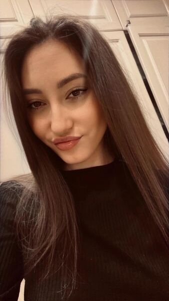  ,   Alexandra, 25 ,   c 