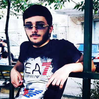  ,   Davo, 24 ,  